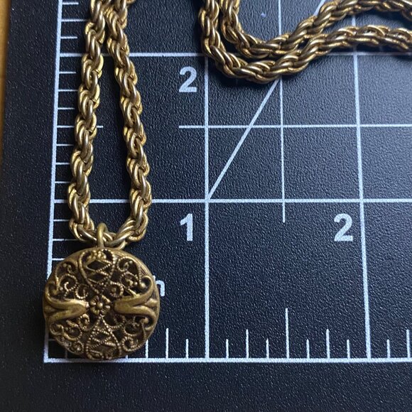 Vintage Button Pendant Necklace Rope Chain 20" Gold Tone Filigree Victorian Styl - Picture 5 of 5